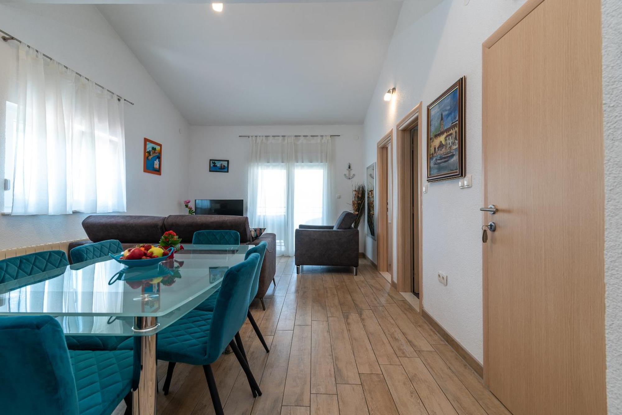 Apartments Brico - Heated Pool Трогир Екстериор снимка